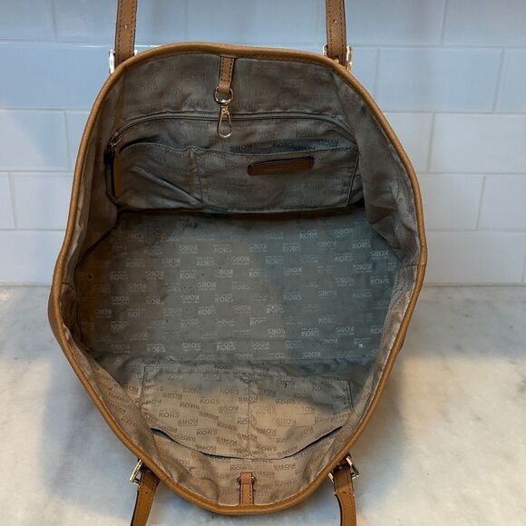 Michael Kors Charlotte Jet Set Saffiano Leather Clip XL Tote Handbag - Picture 11 of 16